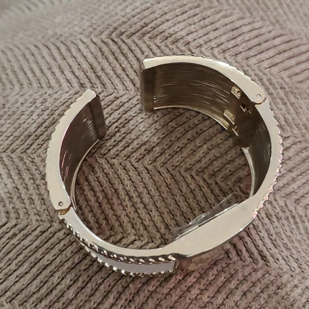 STUDIO TIME QUARTZ WATCH ANIMAL PRINT WIDE CUFF HINGE CREAM GOLD TONE